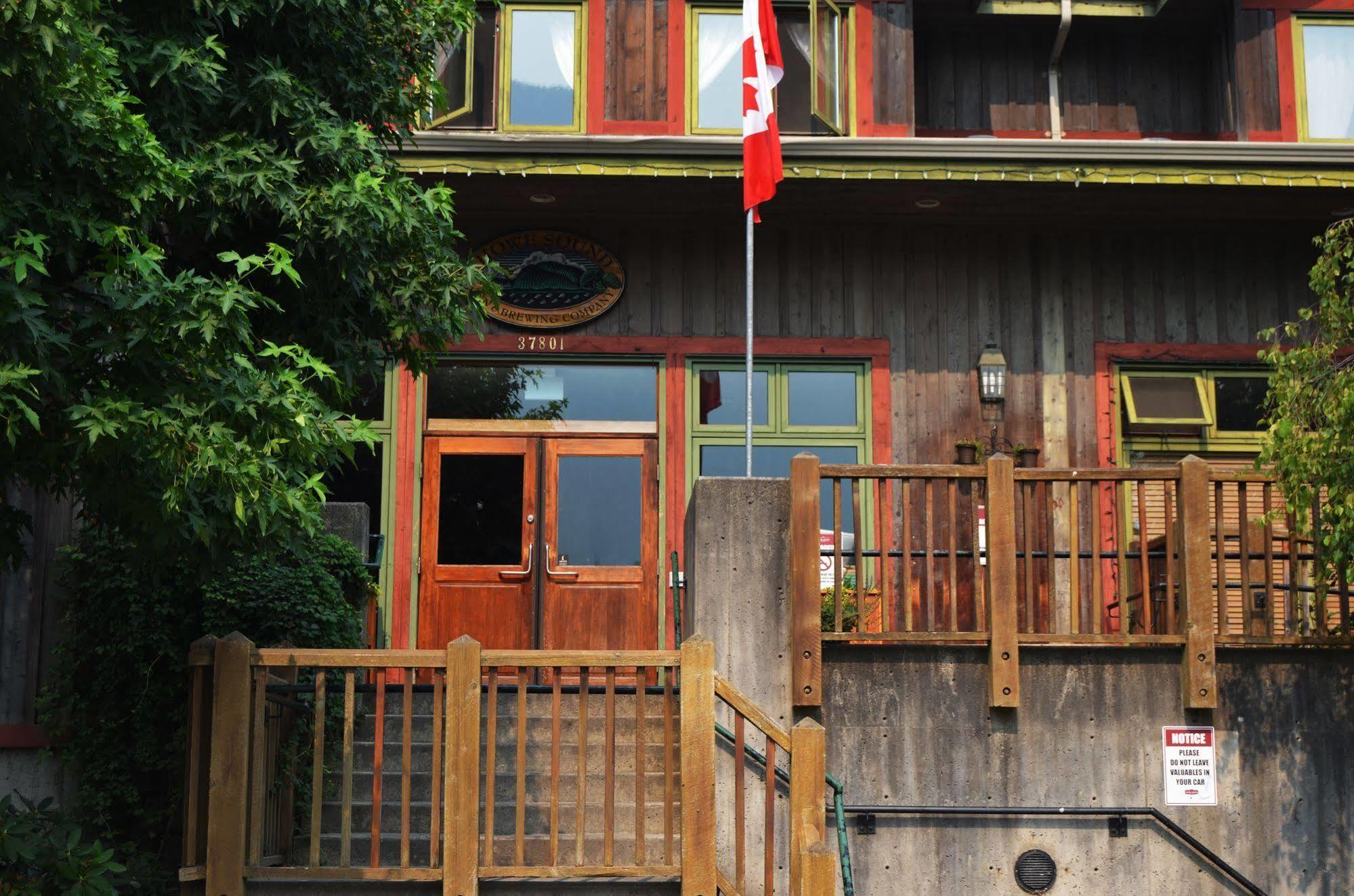 Howe Sound Inn & Brewing Company Squamish Exterior foto